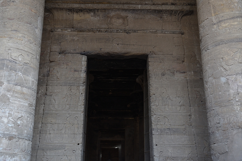 18 MAK_6271.jpg - Superando il cortile si arriva prima sala la corte delle offerte.